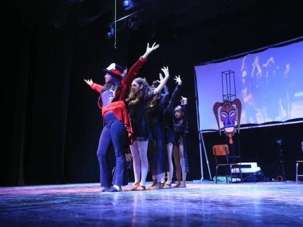Estudiantes del Centro Cultural Infantil (CCI) deleitaron a los presentes con diferentes obras artísticas, las cuales fueron ovacionadas.