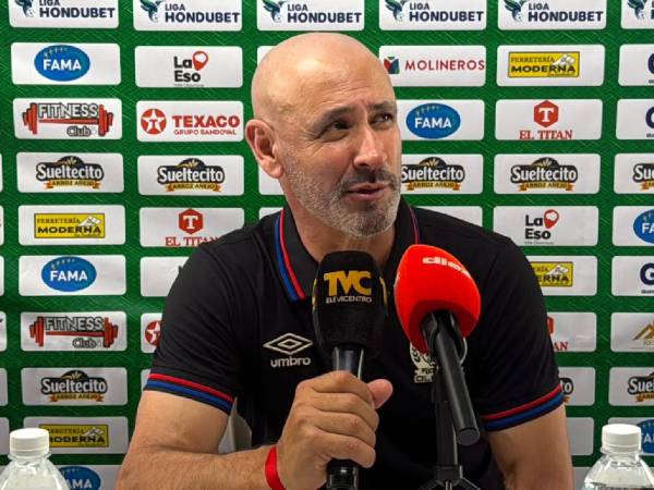 Eduardo Espinel en conferencia de prensa tras el triunfo de Olimpia sobre Juticalpa FC.
