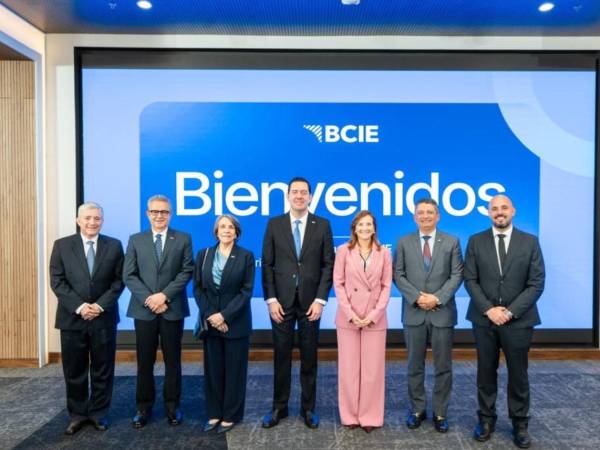 Representantes del BCIE y del Gobierno de Honduras presentes en el encuentro “Una historia compartida y un futuro en construcción” realizado en Tegucigalpa.