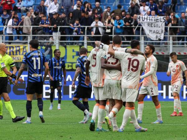 AS Roma celebra anotación de Matías Soulé ante Inter Milán.