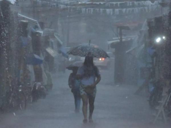La Comisión Permanente de Contingencias (Copeco) informó este martes que el país experimentará condiciones mayormente secas y cálidas durante la semana, pero advirtió que una vaguada ingresará al territorio nacional el fin de semana, provocando lluvias aisladas en algunas regiones.