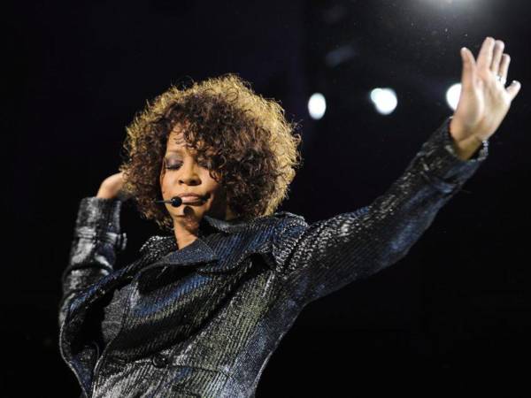 Fotografía de archivo en la que aparece la famosa cantante y actriz estadounidense Whitney Houston, quien protagonizó -junto a Kevin Costner- la cinta 'The Bodyguard' en 1992.