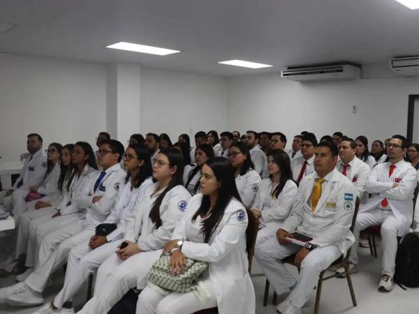 Los estudiantes de posgrado desde hace una semana se mantienen en acciones de protestas debido a la falta del salario beca.