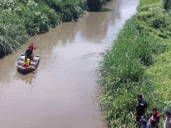 Los equipos de rescate trabajan sin descanso en la búsqueda desde que ocurrió el incidente en la residencial Los Arcos.