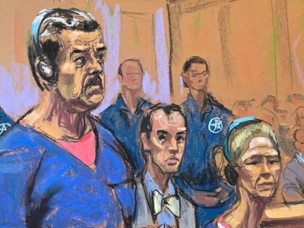 A través de bocetos hechos a mano, se logra observar el comportamiento y los gestos de Nicolas Maduro y su esposa Cilia Flores cuando se sentaron ante el tribunal federal en Nueva York, Estados Unidos. Estas son las ilustraciones...