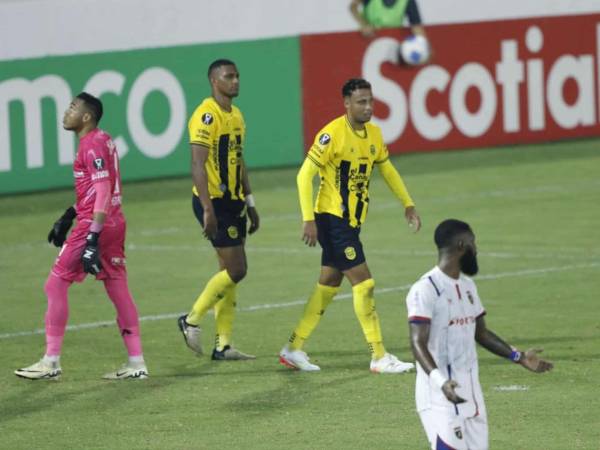 Gustavo Moura falló dos claras ocasiones frente a la portería del Plaza Amador.