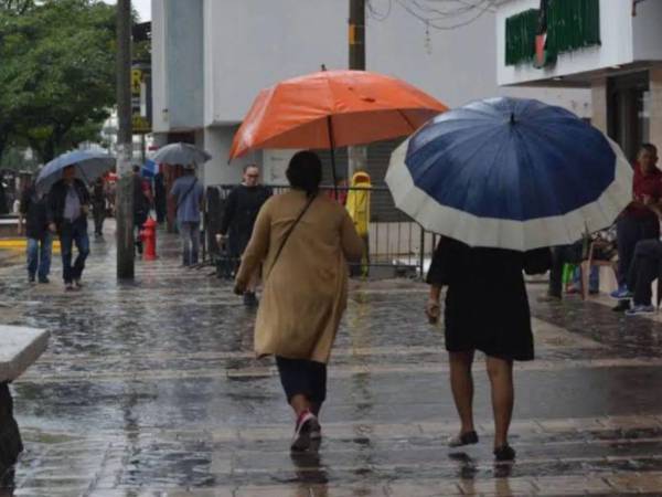 Copeco exhortó a la comunidad a resguardarse en lugares seguros durante las tormentas eléctricas.