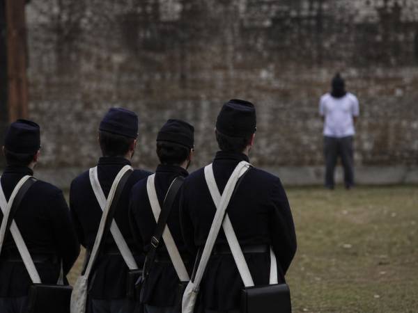 El Departamento de Justicia señaló que estos pasos son fundamentales para disuadir los crímenes más atroces, hacer justicia a las víctimas y brindar un cierre largamente esperado.