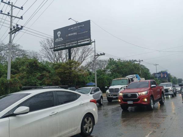 Un nuevo frente frío provoca descenso de temperaturas y lluvias moderadas a fuertes este lunes en San Pedro Sula y varios sectores de la zona norte de Honduras.