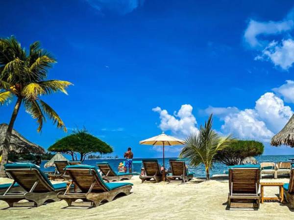 La Semana Santa 2026 está a días de iniciar, con ello Honduras se convierte en uno de los destinos ideales para que hondureños y extranjeros disfruten de sus playas paradisíacas, aguas cristalinas y arenas blancas. Es por eso que en LA PRENSA te traemos las mejores playas para visitar en Honduras durante este verano 2026.