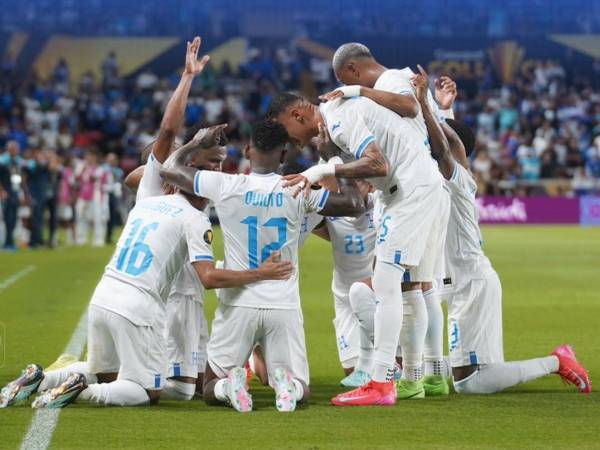 La selección nacional de Honduras celebrando.