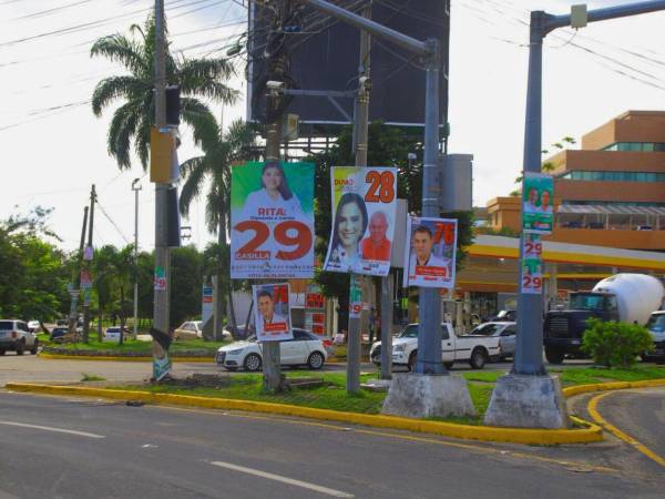 El exceso y permanencia de propaganda electoral puede generar problemas ambientales y de limpieza urbana, con acumulación de residuos.