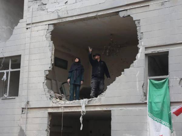 Un edificio dañado por los bombardeos en Teherán, el 15 de marzo de 2026.