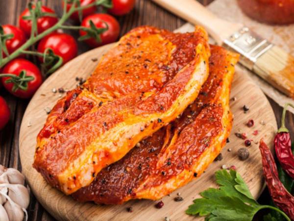 Pierna de cerdo marinada en cerveza