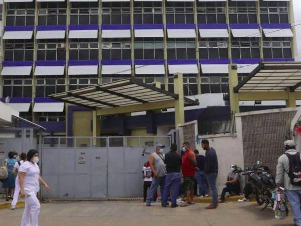Las autoridades del Hospital Escuela ya habían advertido sobre el impacto que dejaría la suspensión de los servicios médicos.