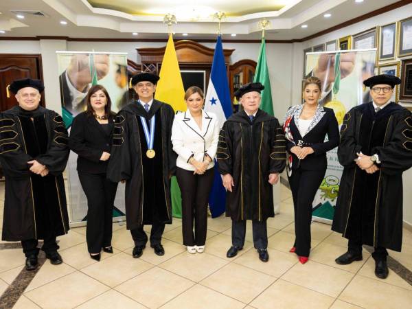 Edgardo Enamorado, Mayra González, Javier Mejía, Emma de Valladares, Roger D. Valladares, Ruth M. Arita y José Mora