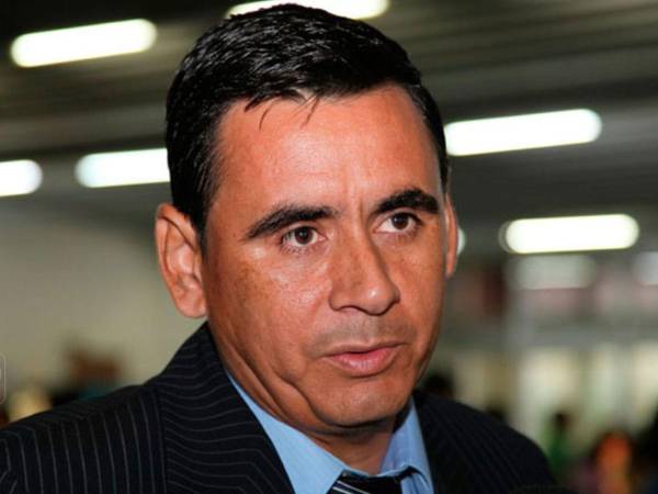 Benigno Pineda brindando declaraciones.