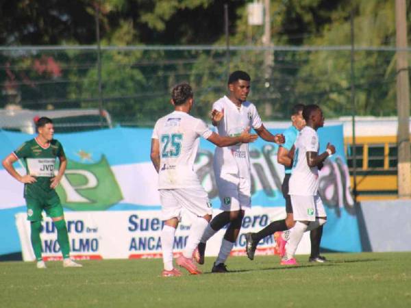 Platense está doblegando a Marathón en el el Estadio Excélsior.
