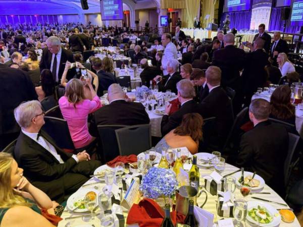El hotel Hilton de Washington donó a <b>albergues</b> las más de 2,600 cenas que tenía previstas servir en la cena de corresponsales de la Casa Blanca.