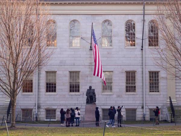 Fotografía de archivo del campus de la universidad de Harvard en Cambridge, Massachusetts.