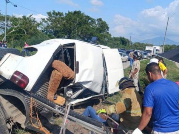 Vista de la escena del accidente en La Lima, Cortés.