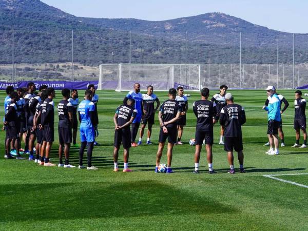 La Selección de Honduras se prepara en Segovia para afrontar el amistoso contra Perú.