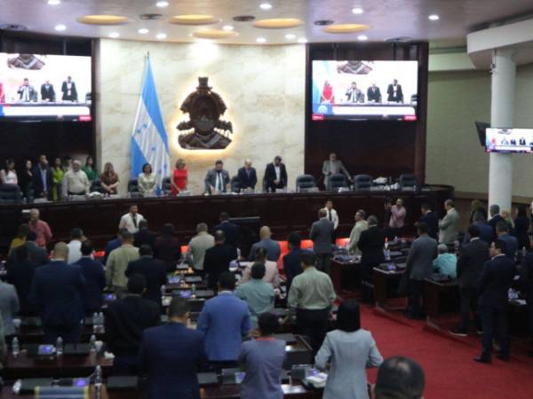 Los diputados en la sesión del martes en la noche.