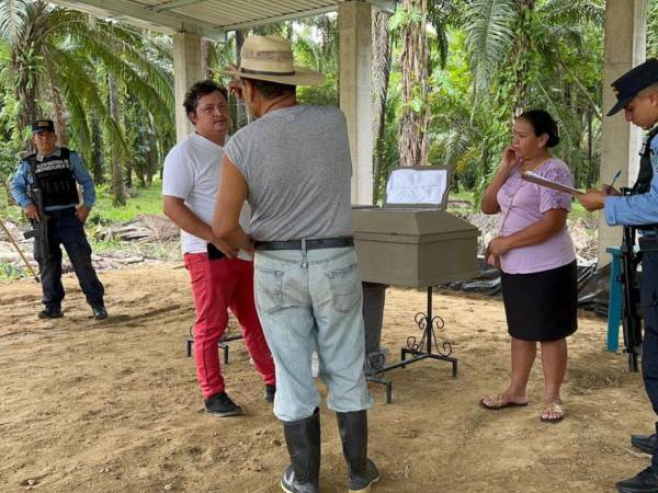 Familiares de tres de las víctimas velaron y sepultaron sus restos el viernes 14 de noviembre.