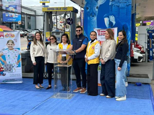 El equipo de Gasolineras UNO y la Fundación Hondureña para el Niño con Cáncer presentes en el lanzamiento de la campaña La Bomba que Salva Vidas.