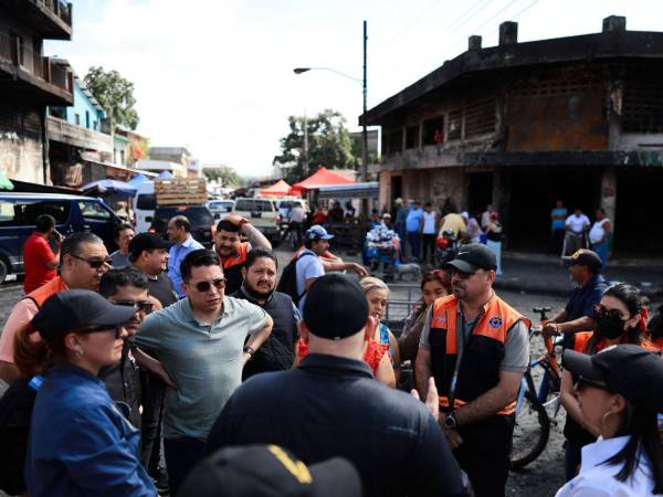 Vendedores manifestaron la necesidad de recibir apoyo para iniciar la reconstrucción y contar con aporte económico que les permita retomar sus labores.