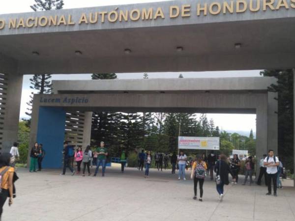 La Unah garantiza las becas, pese a la situación financiera que atraviesa.