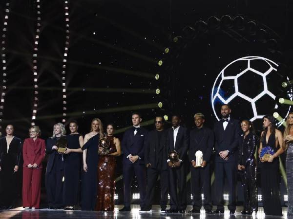 Este lunes fueron entregados los premios en la gala del Balón de Oro 2025. Sin embargo, hubo un pequeño error que ha causado revuelo en las redes sociales.