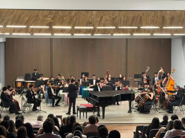 Los maestros brasileños Marcos Machado y Ney Fialkow compartieron escenario con la Orquesta Sinfónica Victoriano López durante el concierto de gala del Primer Festival Internacional Victoriano López, celebrado en San Pedro Sula.