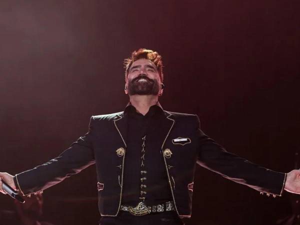 El cantante mexicano Alejandro Fernández durante un concierto en Ciudad de México (México).