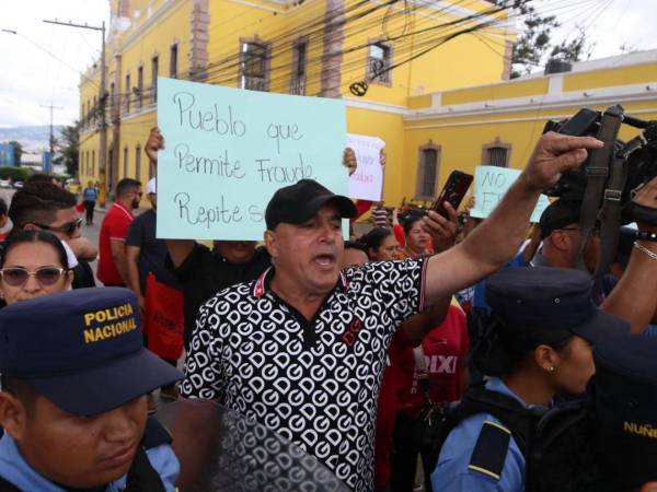 El 7 de julio, activistas de Libre impidieron la entrega de ofertas para el Trep.