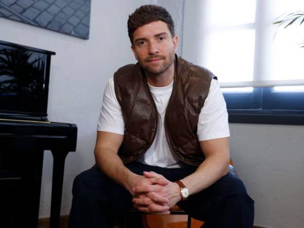 El músico Pablo Alborán durante una entrevista con la Agencia Efe con motivo de la presentación de su sencillo 'Clickbait', del que será su próximo disco y en el que, además de probar un giro en su estilo musical habitual, condena los vicios del mal periodismo.