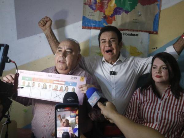 Alexander López fue acompañado por Nasralla el domingo, días de las elecciones generales.