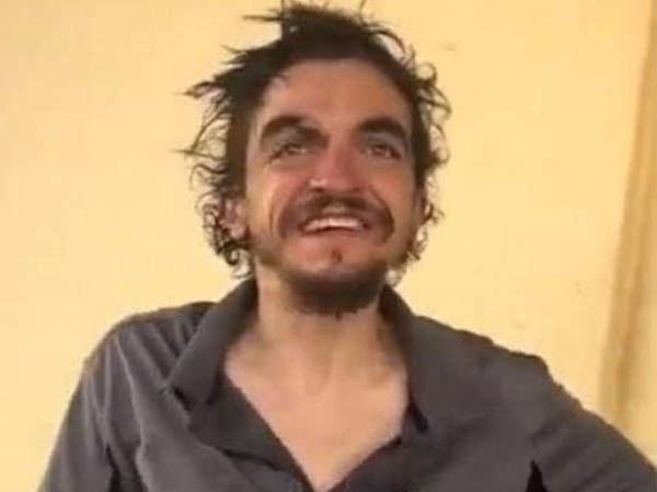 El exactor infantil de Nickelodeon Tylor Chase, de 36 años, fue internado en un hospital del sur de California para recibir atención médica y una evaluación psiquiátrica de 72 horas, luego de una intervención de emergencia coordinada por familiares, amigos y antiguos compañeros de reparto. De acuerdo con un reporte exclusivo del Daily Mail, la hospitalización se concretó tras múltiples intentos fallidos por sacarlo de la calle y brindarle ayuda por su consumo de sustancias y problemas de salud mental. La acción decisiva ocurrió el mismo día de Navidad, cuando se logró activar un protocolo de crisis.