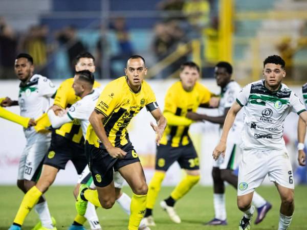 Real España empató in extremis 1-1 ante Juticalpa en el estadio Morazán de San Pedro Sula.