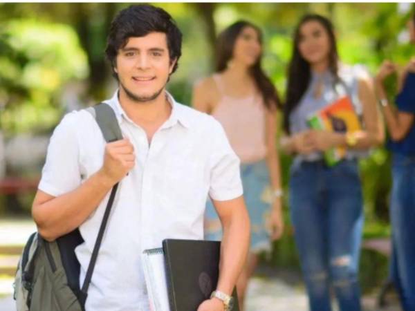 Para postularse, los interesados deben ser estudiantes universitarios de grado o posgrado en otro país y estar debidamente matriculados en una universidad extranjera.