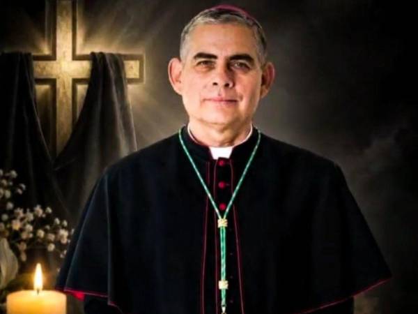 Fotografía en vida de monseñor Teodoro Gómez.