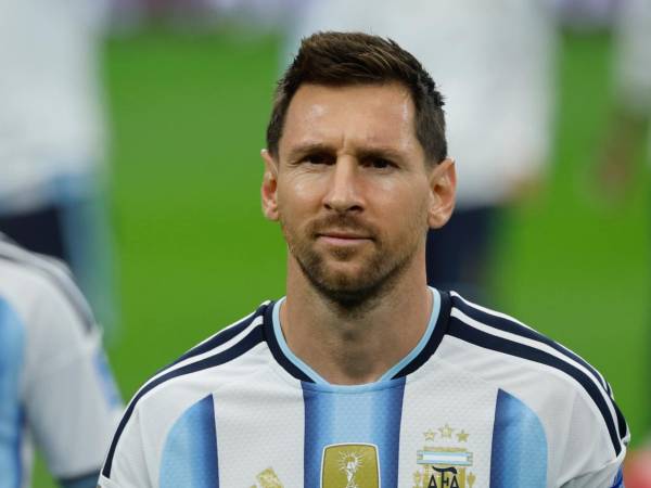 Lionel Messi erró un lanzamiento penal en el inicio del Argentina vs Austria.