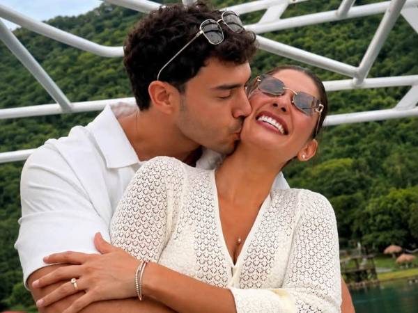 Sheynnis Palacios y Carlos Arias compartieron un video en el que se les ve muy felices y enamorados.