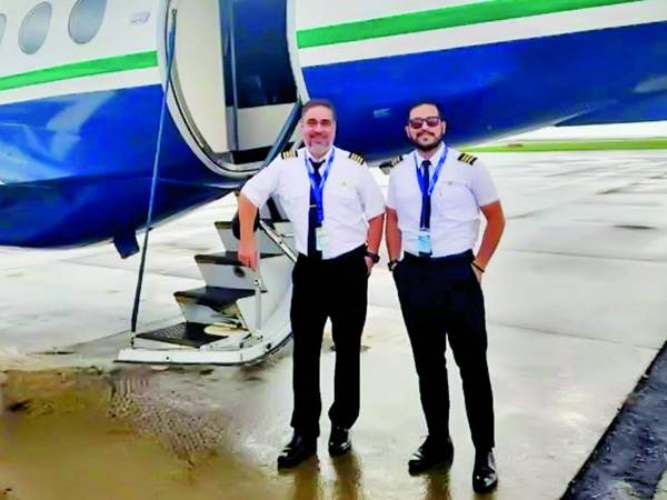 El piloto Luis Araya era muy querido en su grupo de amigos y compañeros de trabajo. Era dedicado a su trabajo y su familia, le gustaba viajar por el mundo junto con su esposa Claudia Sánchez. Por su parte, Francisco Lagos era un joven piloto que despuntaba en la aviación. La aeromoza Saricsa Rivera da gracias a Dios de no haber abordado el avión.