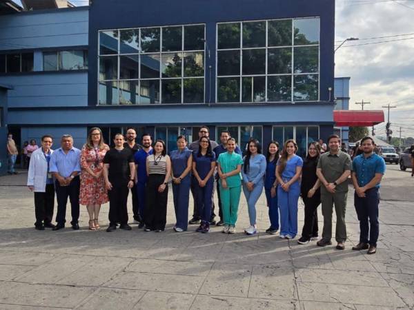 Médicos especialistas son recibidos por autoridades del hospital regional del IHSS.