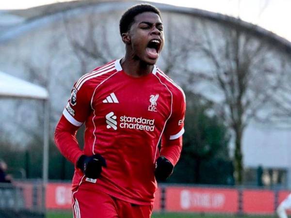 Keyrol Figueroa jugando con el Liverpool Sub-21 de Inglaterra.