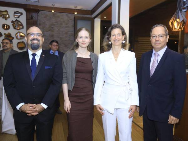 Dieter Fertsch, Stefanie Hanf, Daniela Vogl y Rafael Delgado
