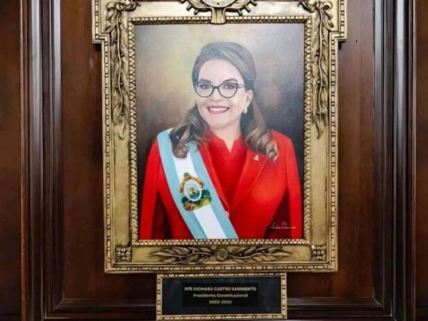 Fotografía al retrato de Xiomara Castro exhibido en sala de reuniones de Casa Presidencial