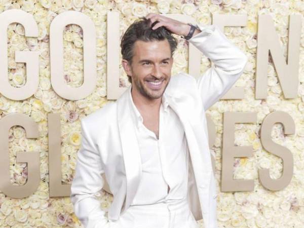 El actor británico Jonathan Bailey, protagonista de filmes como 'Wicked' y series como 'Bridgerton', ha sido elegido por la revista People como el hombre más sexy de 2025 y es la primera persona abiertamente homosexual en recibir este reconocimiento.