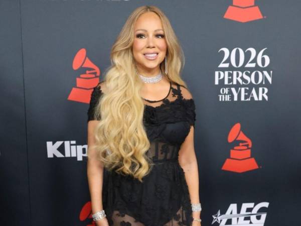 Mariah Carey posa en la alfombra roja del homenaje Persona del Año de MusiCares 2026, que recibió este viernes en Los Ángeles, California, EE.UU.